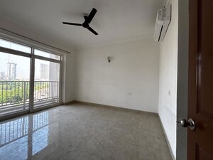 Room in 3 BHK Apartment at Jaypee Greens Pavilion Court, Sector 128 – for Rent