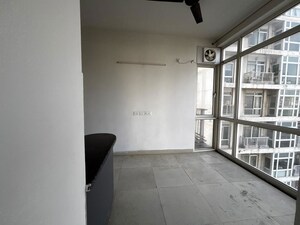 Room in 3 BHK Apartment at Jaypee Greens Pavilion Court, Sector 128 – for Rent