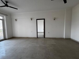 Room in 3 BHK Apartment at Jaypee Greens Pavilion Court, Sector 128 – for Rent