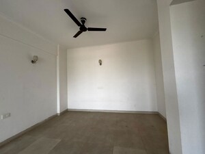 Room in 3 BHK Apartment at Jaypee Greens Pavilion Court, Sector 128 – for Rent