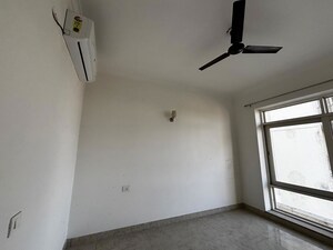 Room in 3 BHK Apartment at Jaypee Greens Pavilion Court, Sector 128 – for Rent