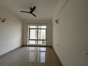 Room in 3 BHK Apartment at Jaypee Greens Pavilion Court, Sector 128 – for Rent