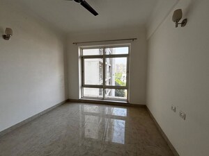 Room in 3 BHK Apartment at Jaypee Greens Pavilion Court, Sector 128 – for Rent