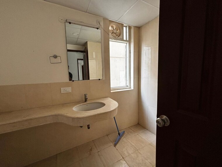 Bathroom, jaypee-greens-pavilion-court 3 Bedroom 1850 Sq.Ft. Apartment In Sector 128 Noida 10372206