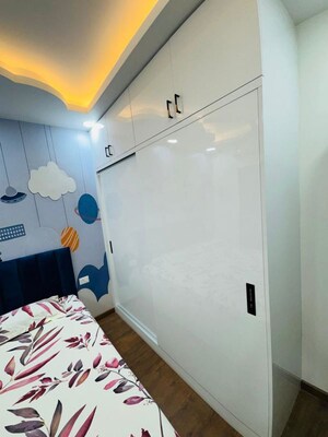 Furnished Amenities in 3.5 BHK Apartment at DLF New Town Heights II, Sector 86 – for Rent