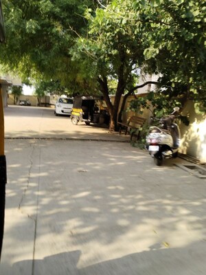 1 BHK Apartment – Entrance View at Dinshaw House, Camp - for Rent