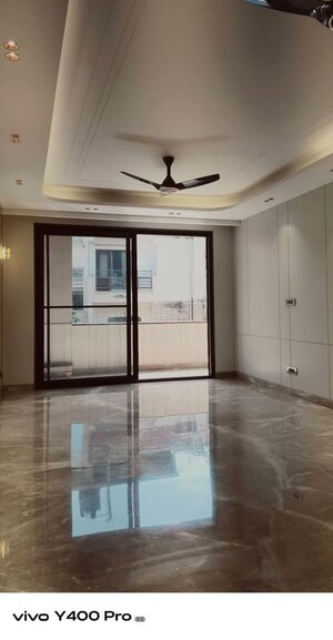 Room in 4 BHK Builder Floor at Chittaranjan Park – for Sale
