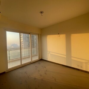 Room in 3 BHK Apartment at Conscient Heritage Max, Sector 102 – for Rent