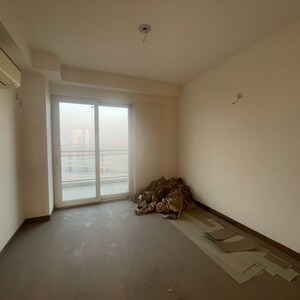 Room in 3 BHK Apartment at Conscient Heritage Max, Sector 102 – for Rent
