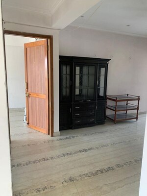 Room in 3 BHK Apartment at BPTP Amstoria, Sector 102 – for Sale