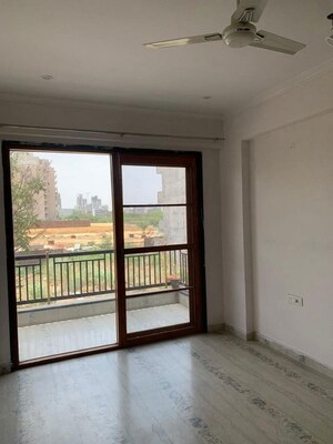 Room in 3 BHK Apartment at BPTP Amstoria, Sector 102 – for Sale