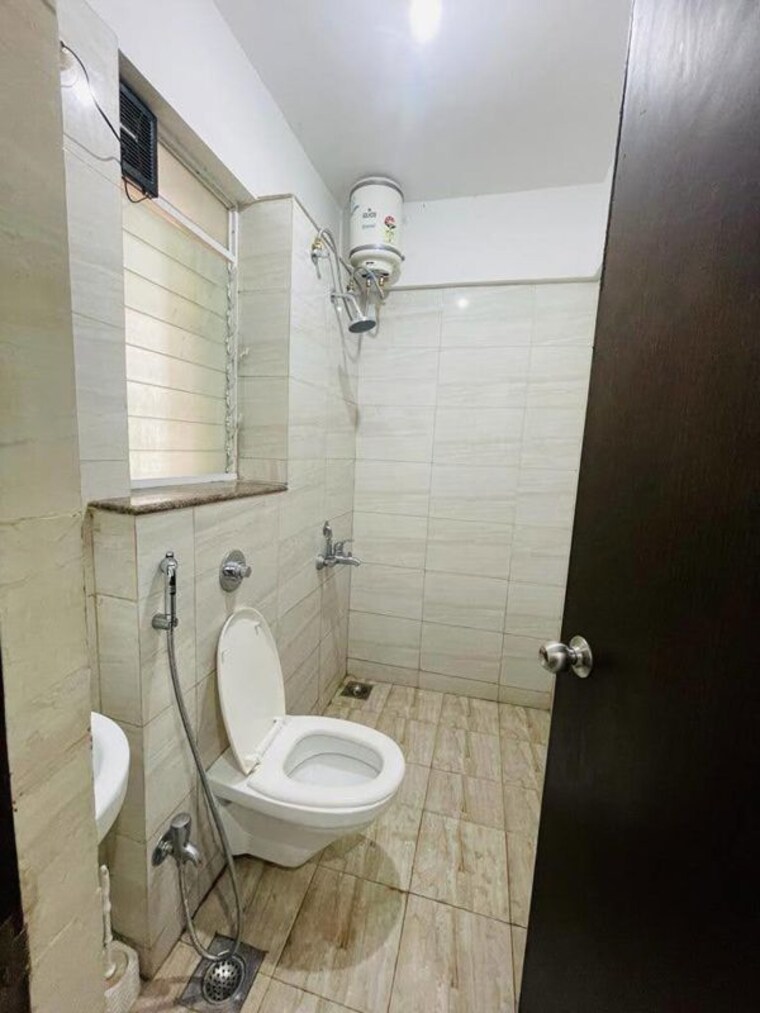 Bathroom, amanora-victory-towers 2 Bedroom 1100 Sq.Ft. Apartment In Hadapsar Pune 10372325