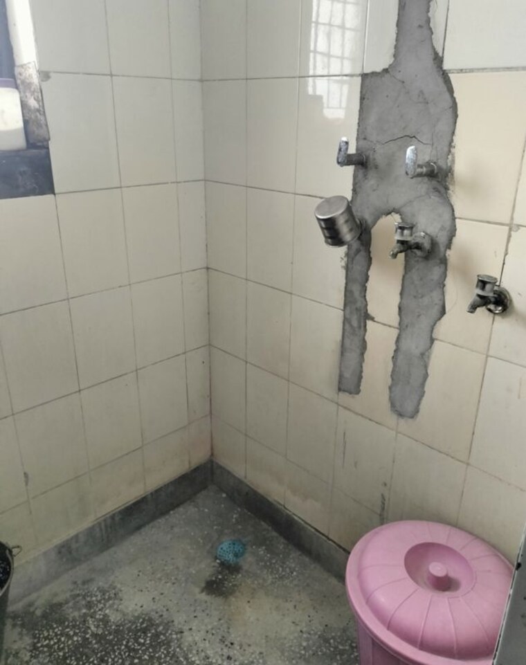 Bathroom, mahadev-apartments-noida 1 RK 400 Sq.Ft. Apartment In Sector 73 Noida 10372326