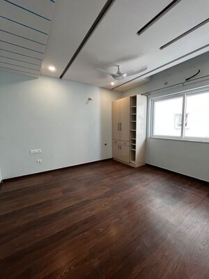 Room in 4 BHK Apartment at Prestige Ivy Leagu, Kondapur – for Rent