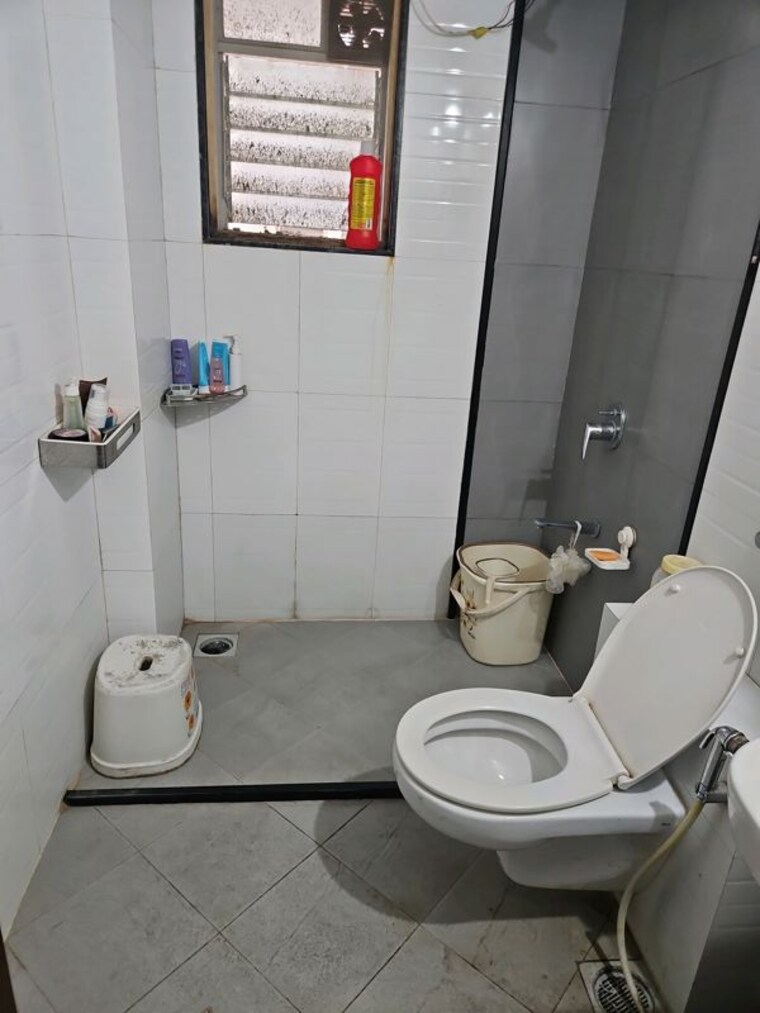 Bathroom, chembur 3 Bedroom 1100 Sq.Ft. Apartment In Chembur Mumbai 10372348
