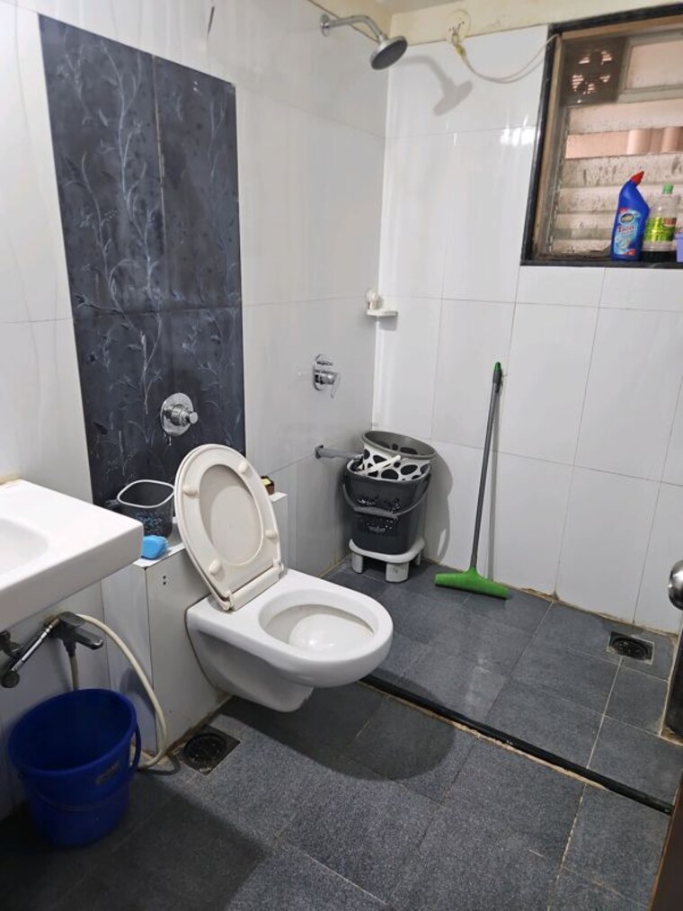 Bathroom, chembur 3 Bedroom 1100 Sq.Ft. Apartment In Chembur Mumbai 10372348