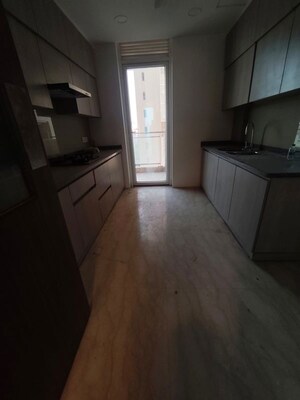 Room in 4 BHK Apartment at Mahagun Mirabella, Sector 79 – for Rent