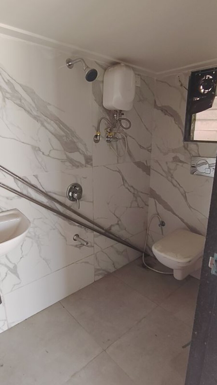 Bathroom, rna-ng-diamond-hill 2 Bedroom 950 Sq.Ft. Apartment In Beverly Park Thane 10372398