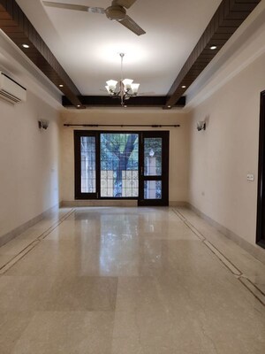 Room in 3 BHK Builder Floor at Safdarjung Enclave – for Rent