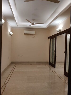 Room in 3 BHK Builder Floor at Safdarjung Enclave – for Rent