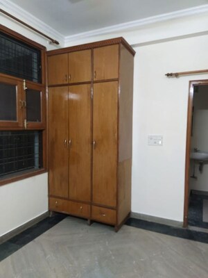 Room in 3 BHK Builder Floor at Sector 31 – for Rent