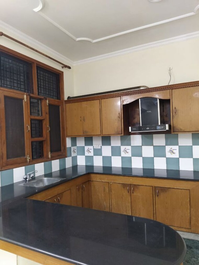Kitchen, sector 31 3 Bedroom 2100 Sq.Ft. Builder Floor In Sector 31 Gurgaon 10372417