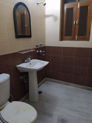 Team Area in 3 BHK Builder Floor at Sector 31 – for Rent