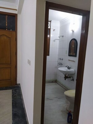 Building Lobby in 3 BHK Builder Floor at Sector 31 – for Rent