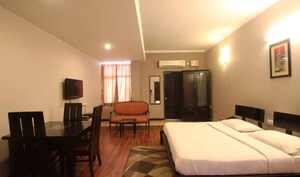 Living Room in 6+ BHK Independent House at Dlf Phase iv – for Sale