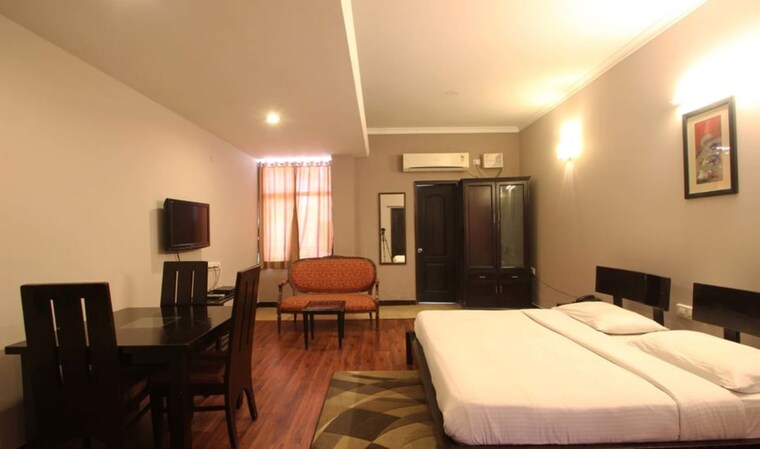 Living Room, dlf phase iv 6+ Bedroom 450 Sq.Yd. Independent House In Dlf Phase iv Gurgaon 10372415
