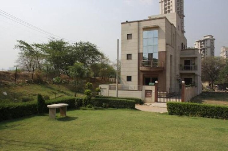 Exterior View, dlf phase iv 6+ Bedroom 450 Sq.Yd. Independent House In Dlf Phase iv Gurgaon 10372415