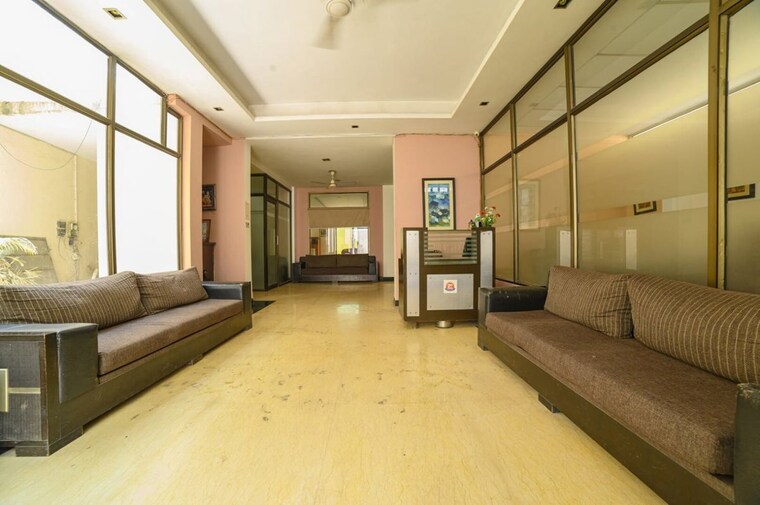  Parking, dlf phase iv 6+ Bedroom 450 Sq.Yd. Independent House In Dlf Phase iv Gurgaon 10372415