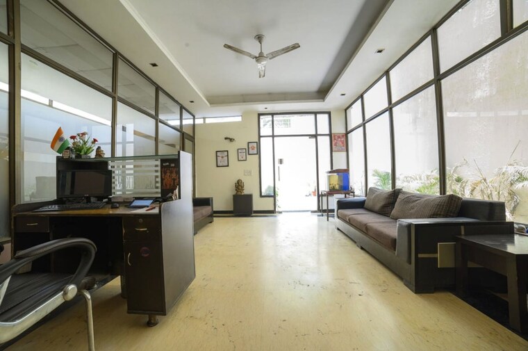 Living Room, dlf phase iv 6+ Bedroom 450 Sq.Yd. Independent House In Dlf Phase iv Gurgaon 10372415