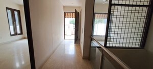 Building Lobby in 6+ BHK Independent House at DLF City Phase IV, Dlf Phase iv – for Sale