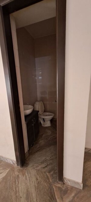 Bathroom in 6+ BHK Independent House at DLF City Phase IV, Dlf Phase iv – for Sale