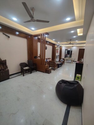 Living Room in 3 BHK Builder Floor at Sector 45 – for Rent