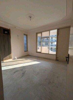 Room in 4 BHK Apartment at Gokul Apartments Faridabad, Sector 45 – for Sale
