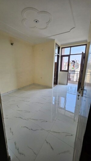 Room in 3 BHK Builder Floor at Rajpur – for Rent