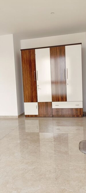 Room in 3 BHK Apartment at Hiranandani Arlington, Ghodbunder Road – for Sale