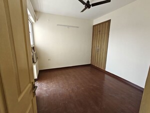 Room in 2 BHK Apartment at Mapsko Paradise, Sector 83 – for Sale