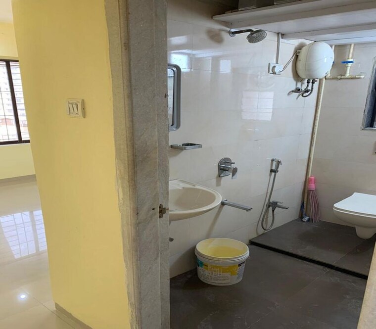 Bathroom, sion east 2 Bedroom 800 Sq.Ft. Apartment In Sion East Mumbai 10372645