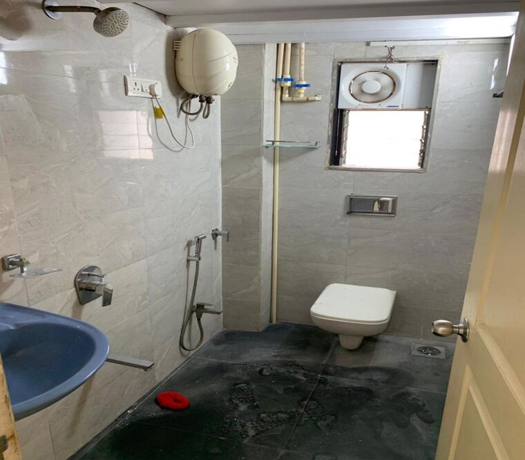 Bathroom, sion east 2 Bedroom 800 Sq.Ft. Apartment In Sion East Mumbai 10372645