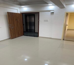 Room in 2 BHK Apartment at Sion East – for Rent