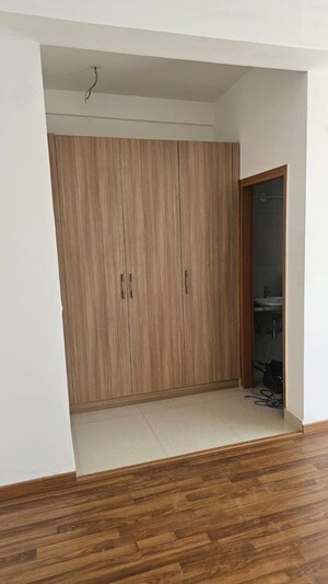 Room in 4 BHK Apartment at SS Linden, Sector 84 – for Rent