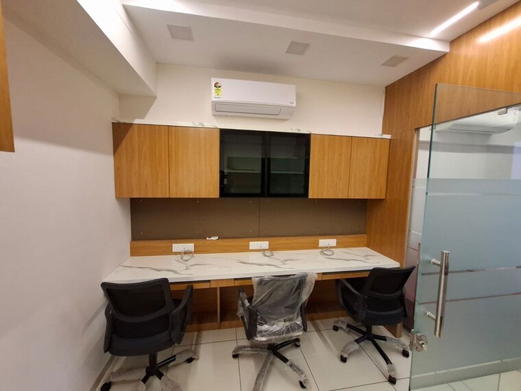 Team Area, ratnanjali-solitaire Commercial Office Space 530 Sq.Ft. In Satellite Ahmedabad 10372684