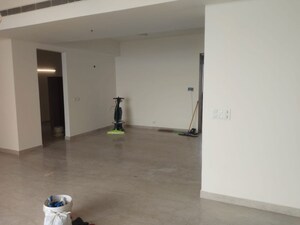 Room in 2 BHK Apartment at M3M Golf Estate, Sector 65 – for Rent