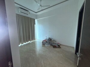 Room in 5 BHK Apartment at Raheja Imperia, Worli – for Rent