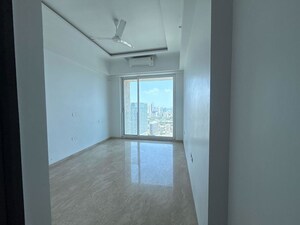 Room in 5 BHK Apartment at Raheja Imperia, Worli – for Rent