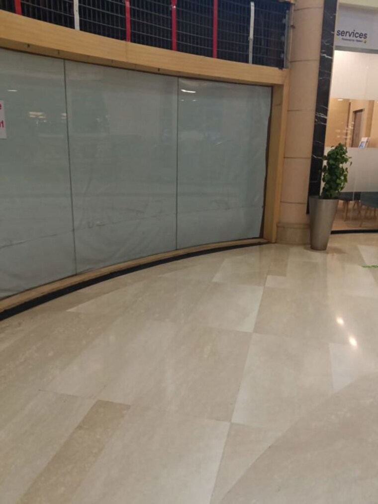 Room, dlf-city-centre Commercial Shop 2000 Sq.Ft. In Sector 28 Gurgaon 10372708