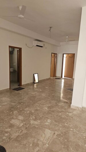 Room in 4 BHK Builder Floor at SS Linden, Sector 84 – for Sale